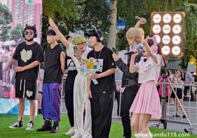 山寨男團(tuán)錄制惹爭(zhēng)議 楊迪劉維道歉（稱硬實(shí)力才是有價(jià)值）(圖3)