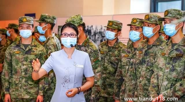 東部戰(zhàn)區(qū)首長(zhǎng)看展 事關(guān)登島作戰(zhàn)（對(duì)未來(lái)登島作戰(zhàn)提供寶貴經(jīng)驗(yàn)）(圖3)