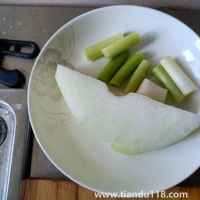 冬瓜湯的做法(冬瓜湯怎么做)(圖2) 冬瓜湯的做法(冬瓜湯怎么做)(圖2)