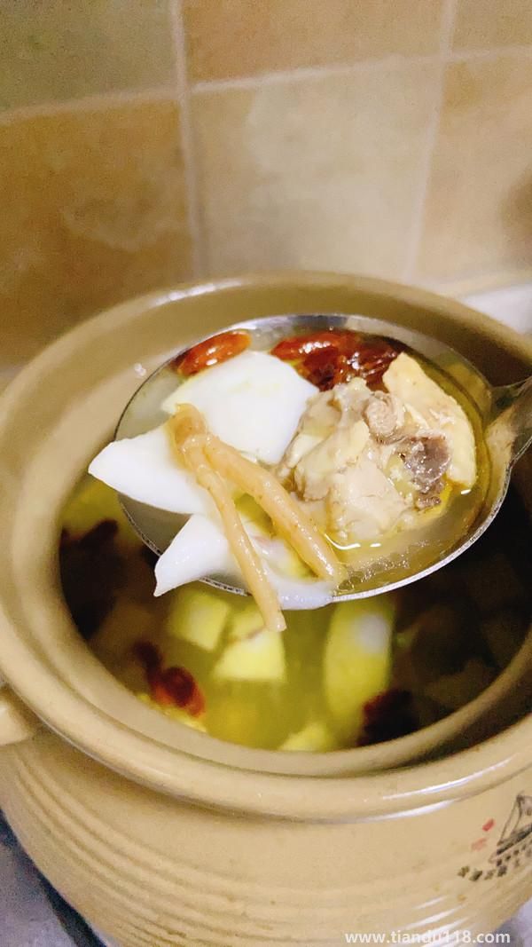 椰子燉雞湯的做法（椰子燉雞湯怎么做）