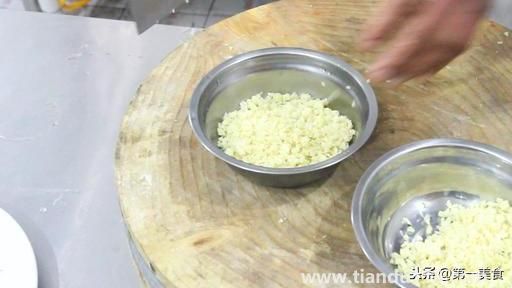 蒜蓉蝦的做法（蒜蓉蝦怎么做）(圖4)