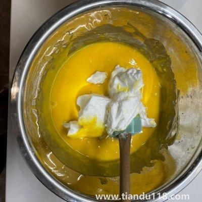 戚風(fēng)蛋糕的做法（戚風(fēng)蛋糕怎么做）(圖6)