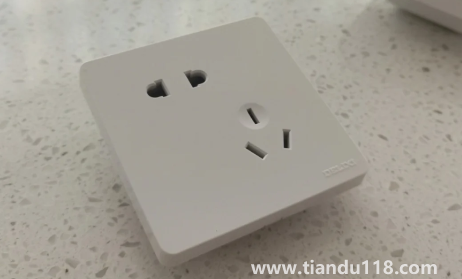 德力西開關(guān)插座和公牛的哪個好2