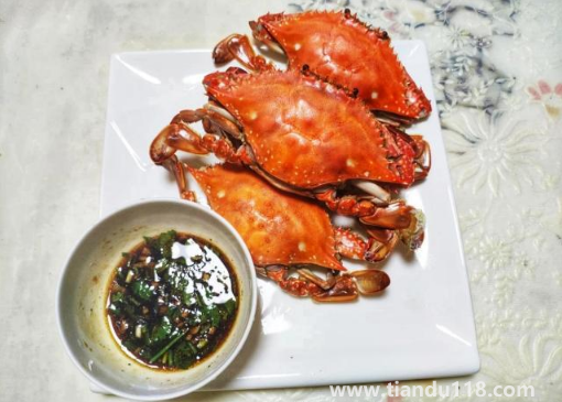 梭子蟹是整個(gè)蒸還是切開蒸2