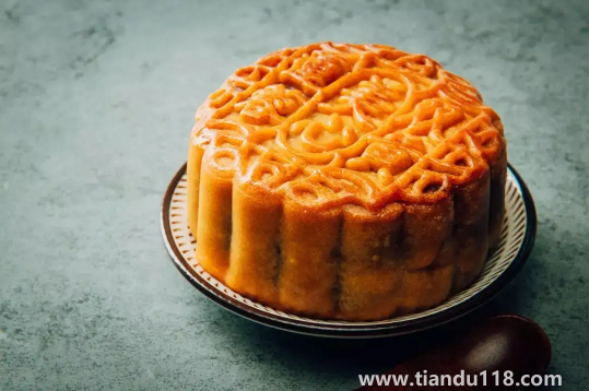 月餅帶上飛機(jī)需要托運嗎（吃月餅的注意事項）