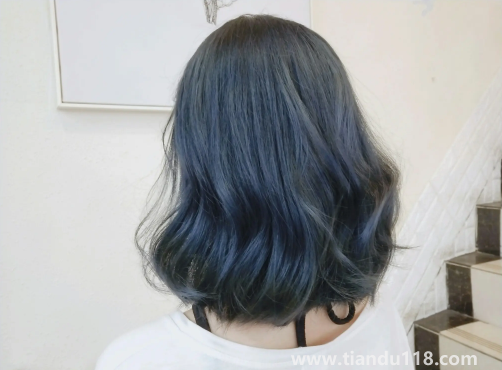 染發(fā)后怎么護理和保養(yǎng)3