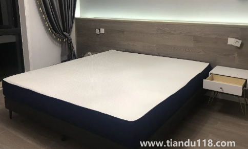 藍(lán)盒子床墊和慕思床墊哪個(gè)好2