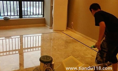 開(kāi)荒保潔瓷磚用什么擦2