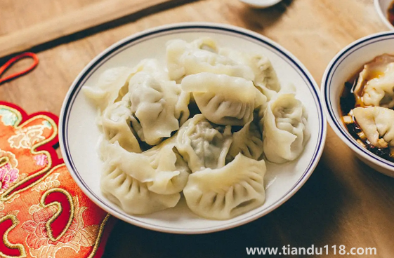 立冬還是冬至吃餃子不凍耳朵（立冬和冬至吃餃子的注意事項）