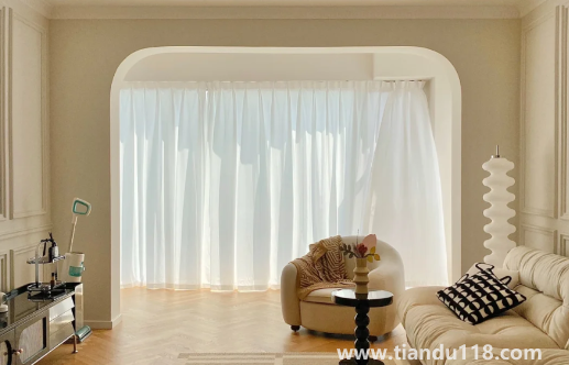 客廳不裝窗簾只裝紗好看嗎（選購窗簾小技巧）