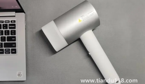 用吹風機吹鞋子會變黃嗎3