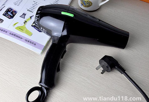 吹風(fēng)機(jī)是藍(lán)光的好還是負(fù)離子的好3