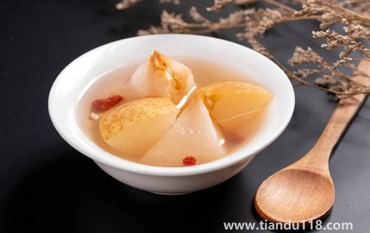 煮梨水吃梨還是喝水（煮梨水的正確方法）
