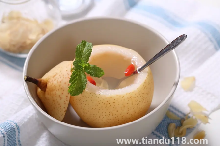 煮梨水用開(kāi)水還是冷水3