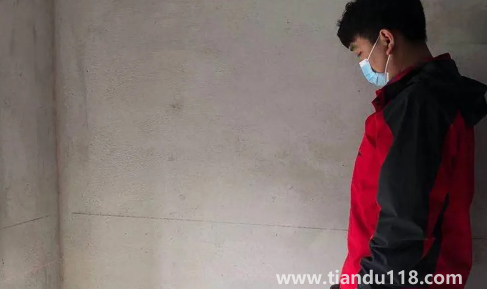 房子在驗收后發(fā)現(xiàn)墻面空鼓誰負責(zé)3