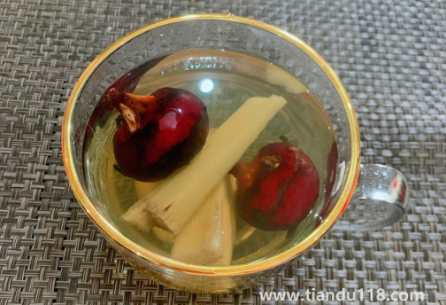 甘蔗和冰糖一起煮水的功效與作用2