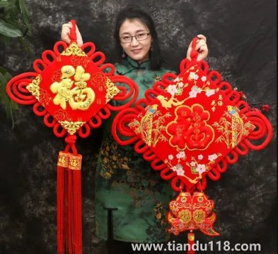 一進(jìn)門(mén)看見(jiàn)中國(guó)結(jié)好嗎3