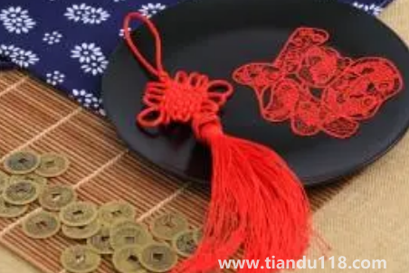 一進(jìn)門(mén)看見(jiàn)中國(guó)結(jié)好嗎2