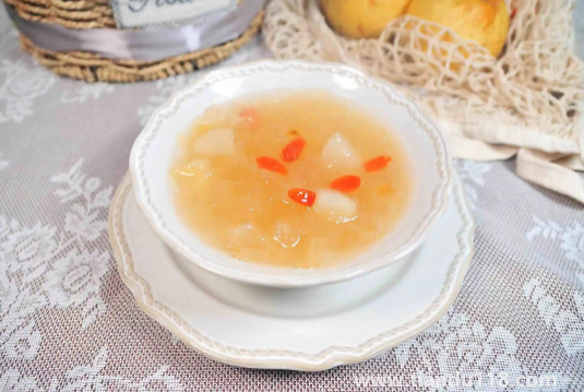 冰糖燉雪梨是吃梨肉還是喝湯3