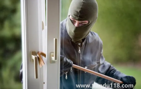 小偷進(jìn)屋偷吃過期食品死了誰負(fù)責(zé)1