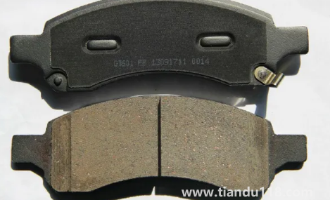 剛換的剎車片發(fā)燙糊味是正常嗎2