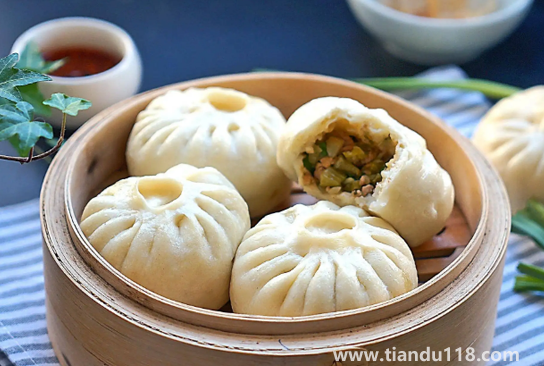 包子蒸好后多久開(kāi)鍋才不回縮（蒸包子是冷水還是開(kāi)水上鍋）