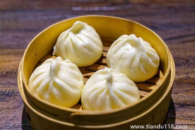 蒸包子放水應(yīng)該多還是少（包子要蒸多長時(shí)間才能出鍋）