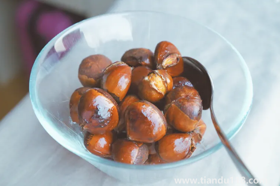 帶殼的板栗怎么煮好吃又簡(jiǎn)單（板栗煮好能放幾天）