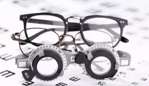 網上配眼鏡度數漲了怎么換鏡片1