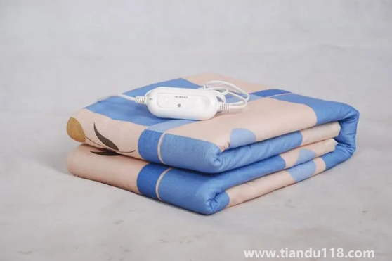 電熱毯的使用期間一般為多少年（電熱毯對(duì)人體健康有害嗎）