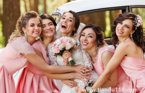 伴娘服是新娘買還是自己買（伴娘服要穿一天嗎）