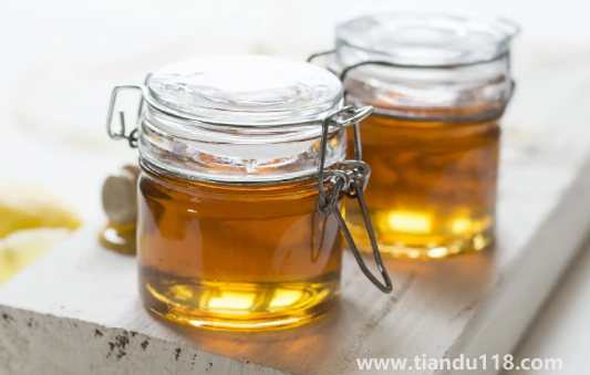 蜂蜜冬天不結(jié)晶是假的嗎（蜂蜜結(jié)晶了還能吃嗎）