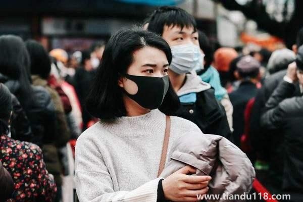 丈夫故意把孩子弄哭丟給發(fā)燒妻子（疫情測出了陽性，也測出了人性）