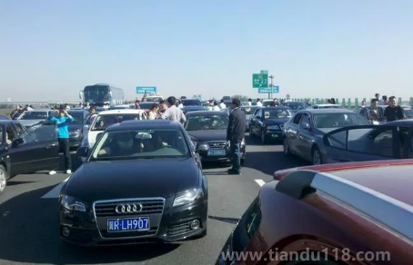 2023年春節(jié)前多少天高速公路最堵（過(guò)年回家開車堵車怎么處理）