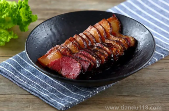 臘肉吃之前是不是要水煮一下才好吃（臘肉能生吃嗎）