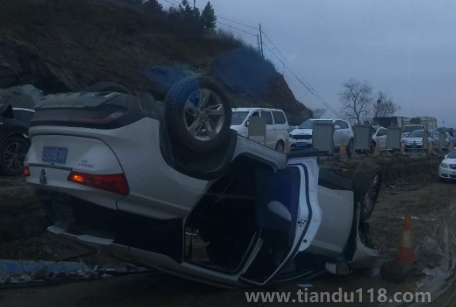 2023臘月二十九上高速會堵多久（春節(jié)上高速怎么避開堵車）