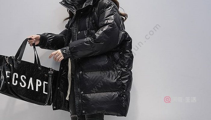 繭型羽絨服適合什么身材 繭型羽絨服配什么褲子(圖3) 繭型羽絨服適合什么身材